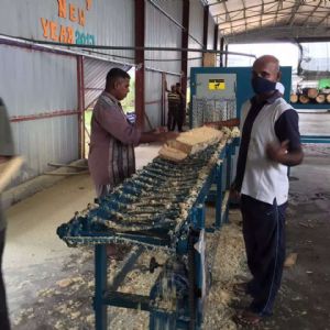 全自動多片鋸生產(chǎn)線在斯里蘭卡客戶現(xiàn)場